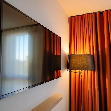 Live Bordeaux Hotel 3*